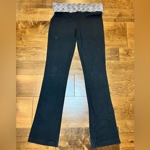 Women’s black Mossimo yoga pants with heather gray waist band